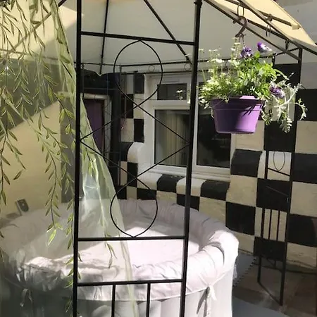 The Old Post Office, Appartement