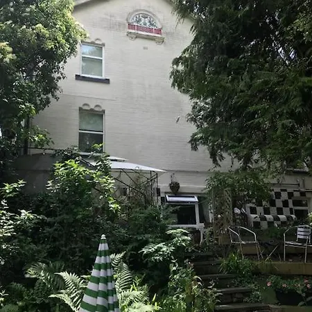 The Old Post Office, Appartement *